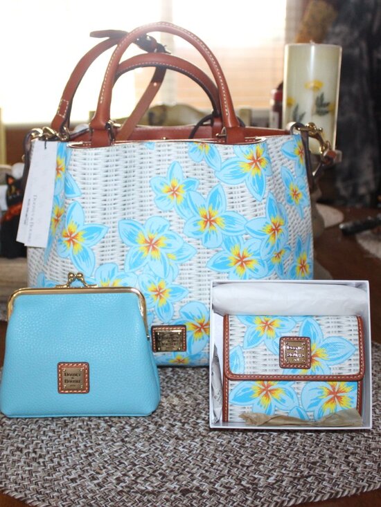 Dooney & Bourke Handbags - NWT Dooney & Bourke Plumeria Brenna Purse, coin purse & wallet set. STUNNING!